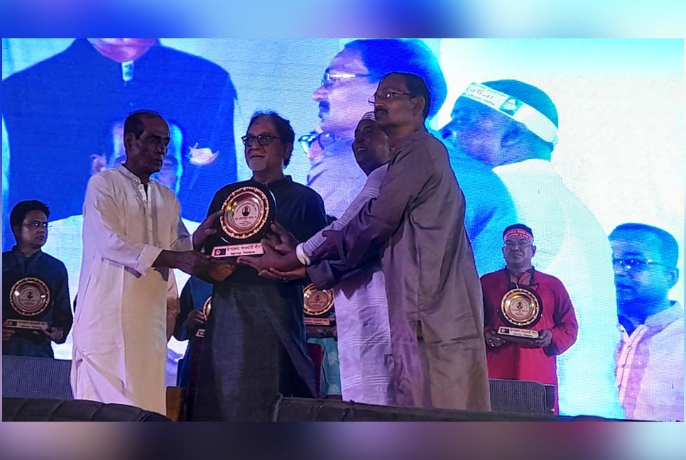উল্লাপাড়ায় নৌকার বিজয়ী ১১ চেয়ারম্যানকে সংবর্ধনা