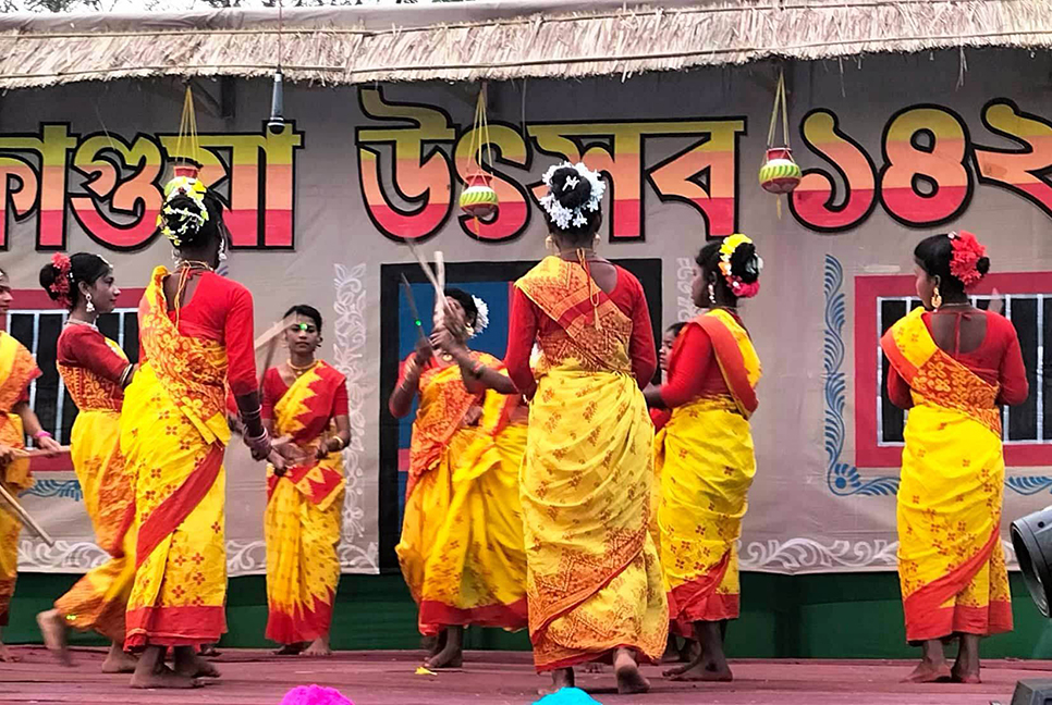ফাগুয়া উৎসবে মাতোয়ারা চা-বাগান