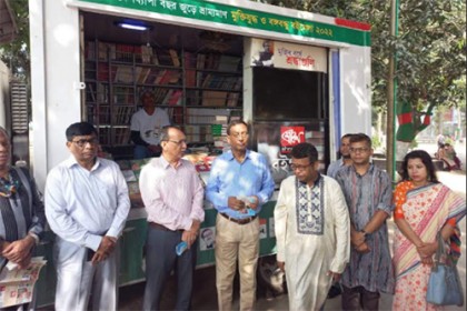 রাবিতে ভ্রাম্যমাণ 'মুক্তিযুদ্ধ ও বঙ্গবন্ধু বইমেলা ২০২২' উদ্বোধন 