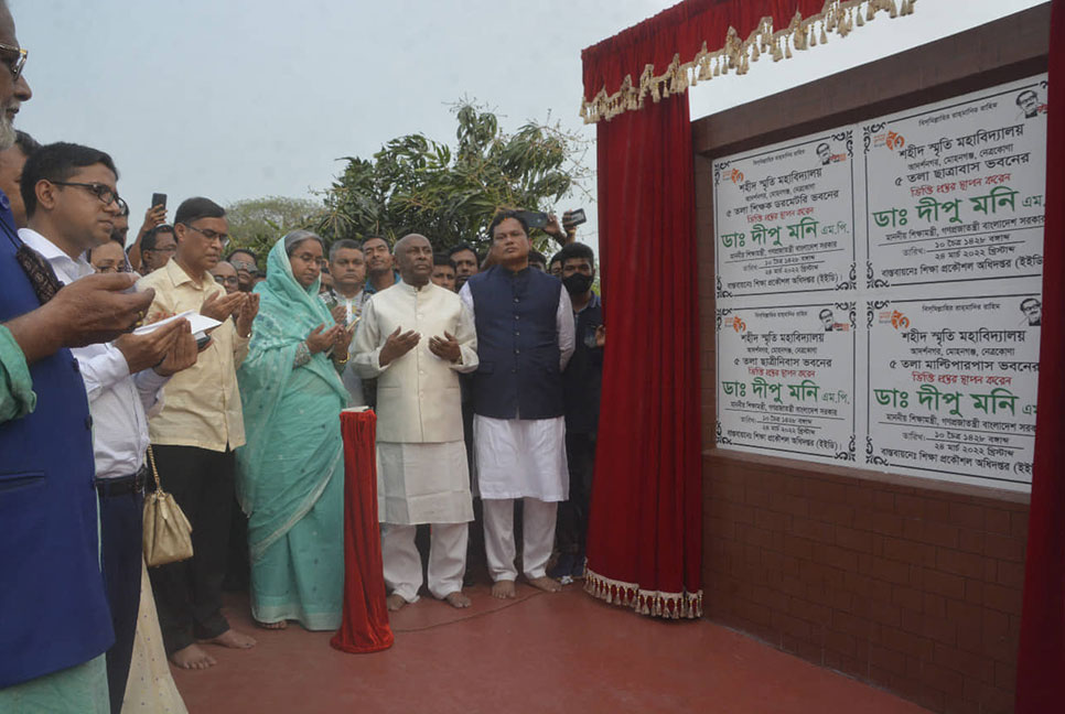 নেত্রকোণায় শহীদ স্মৃতি মহাবিদ্যালয়ে বঙ্গবন্ধুর ম্যুরাল উন্মোচন 