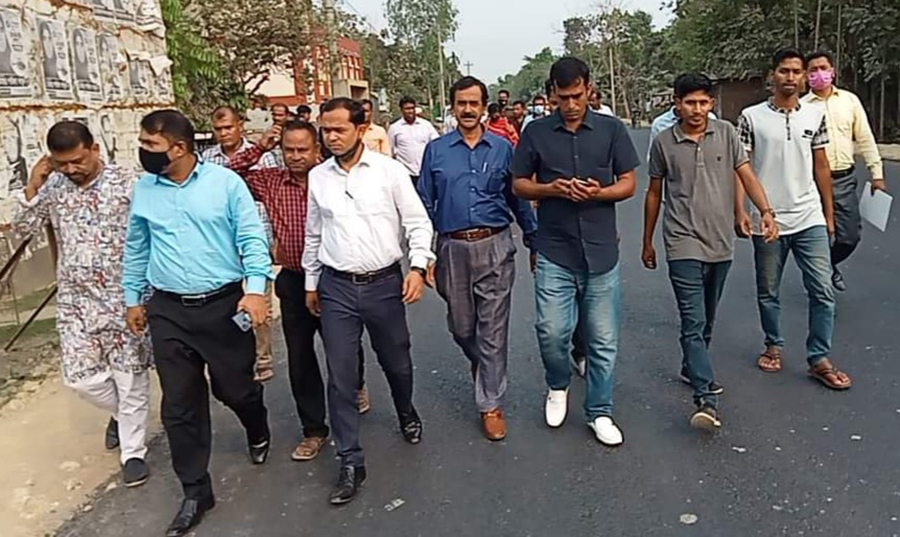 ফুলপুরে উন্নয়ন প্রকল্প পরিদর্শন করলেন অতিরিক্ত বিভাগীয় কমিশনার 