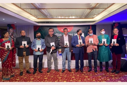 মালয়েশিয়ায় জাফর ফিরোজের গীতিকাব্য আবছায়ার মোড়ক উন্মোচন