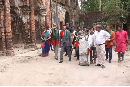 বাকেরগঞ্জে বধ্যভূমি পরিদর্শনে ভারতীয় ডেপুটি হাইকমিশনার 