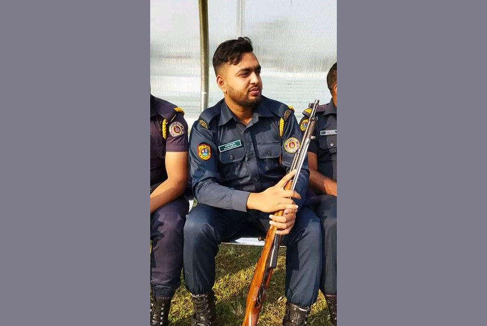 মোটরসাইকেলে কাভার্ডভ্যানের ধাক্কা, প্রাণ গেল কারারক্ষীর