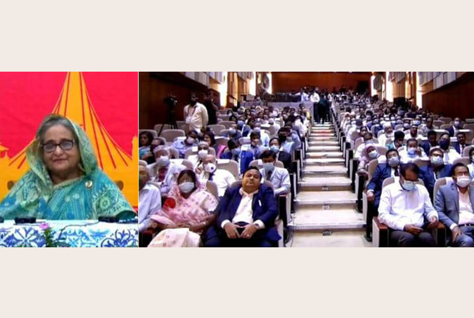 কানাডিয়ান ইউনিভার্সিটির পৃষ্ঠপোষকতায় নির্মিত মুজিব কর্নার ও বঙ্গবন্ধু গ্যালারির উদ্বোধন
