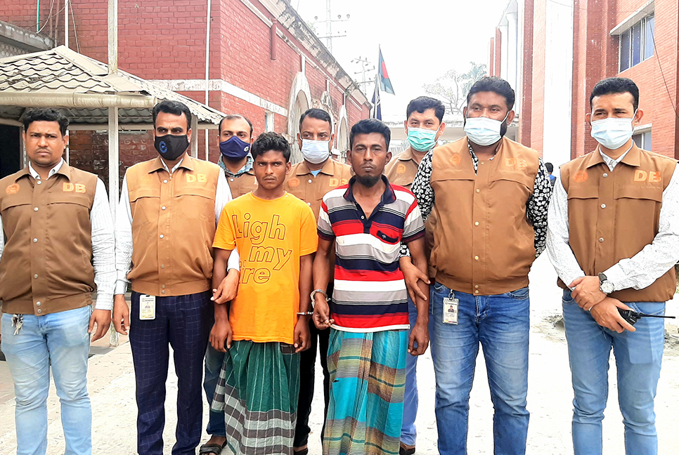 অটোরিকশা ছিনতাই করতে চালককে হত্যা, গ্রেফতার ২