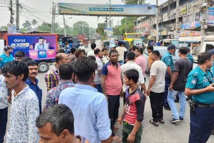 চালকের জামিন না হওয়ায় সড়ক অবরোধ, ধর্মঘট ডেকে প্রত্যাহার
