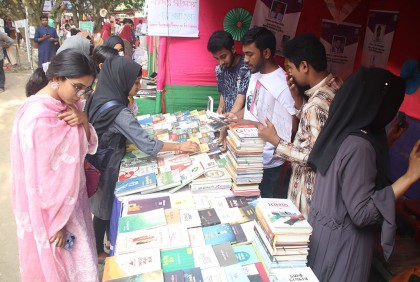 ইবির বইমেলায় উপচে পড়া ভিড়