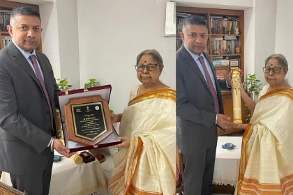 ড. সনজীদা খাতুনকে পদ্মশ্রী পুরস্কার হস্তান্তর