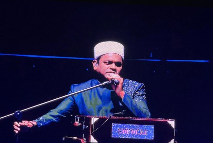 সুরের মূর্ছনা ছড়াতে মঞ্চে এ আর রহমান