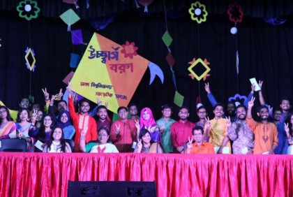 বসন্তের আমেজে নবীনদের বরণ ঢাবি সাংস্কৃতিক সংসদের