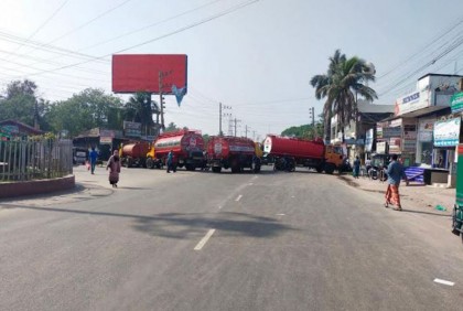খুলনায় ট্যাংকলরি শ্রমিকদের কর্মবিরতি সাময়িক স্থগিত