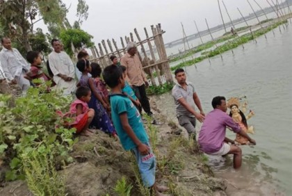 তিস্তায় ভক্তদের গঙ্গা স্নান 