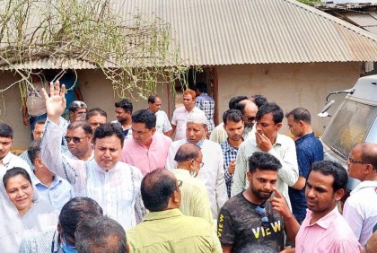 আত্মহত্যা করা দুই কৃষকের বাড়িতে কৃষকদলের কেন্দ্রীয় নেতারা
