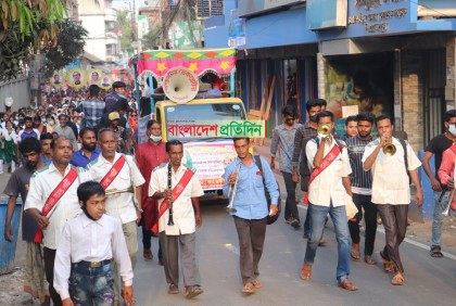 পিরোজপুরে বিশ্ববিদ্যালয় স্থাপনের বিল পাসে আনন্দ মিছিল

