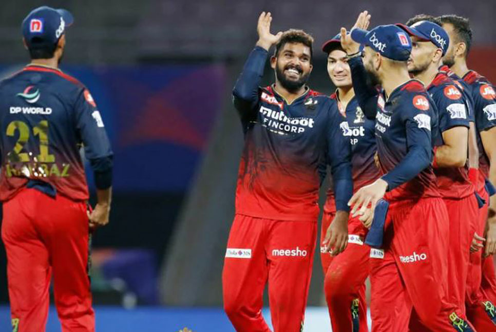 সহজ ম্যাচ রোমাঞ্চ ছড়িয়ে জিতলো আরসিবি