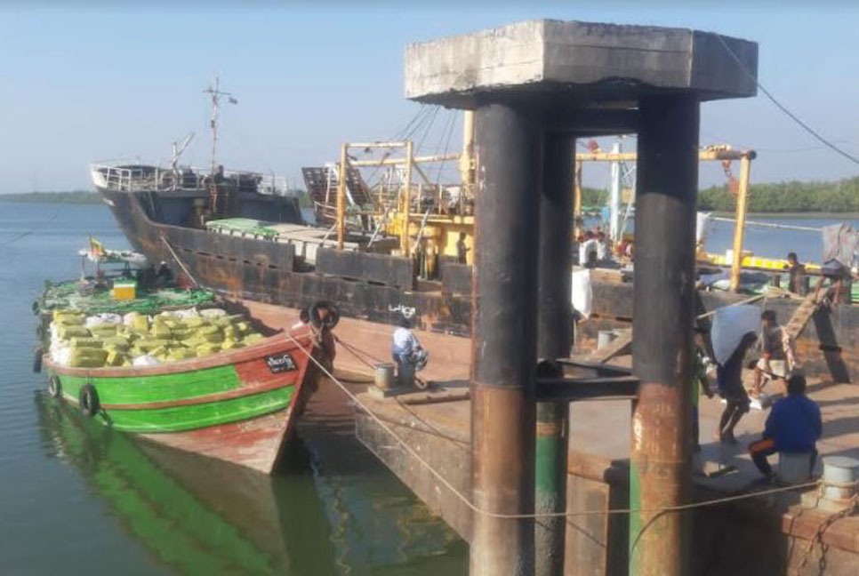 টেকনাফ স্থলবন্দর দিয়ে প্রায় ৬৭৪ মেট্রিক টন ছোলা আমদানি 
