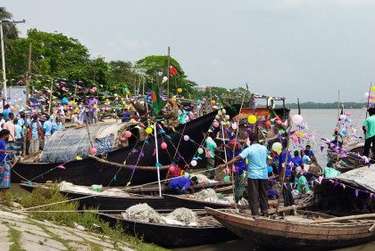 জাটকা সংরক্ষণ সপ্তাহ উপলক্ষে মোরেলগঞ্জে নৌ র‌্যালি