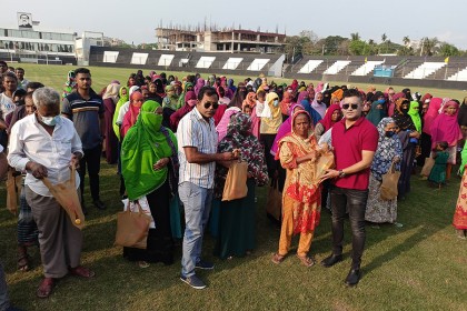 কুমিল্লায় রমজানের উপহার পেল তিনশ’ পরিবার 