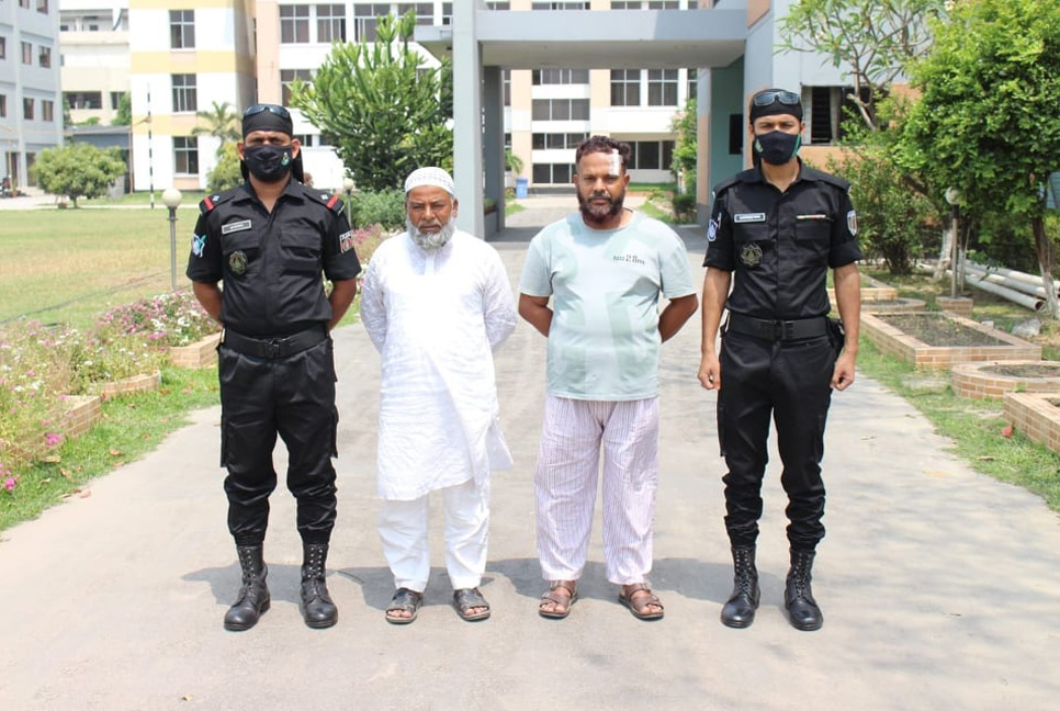 রড দিয়ে পিটিয়ে স্বামীকে হত্যা, পায়ে ধরেও রক্ষা করতে পারেননি স্ত্রী!