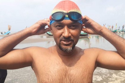 বাংলা চ্যানেল পাড়ি দিলেন মনিরুল ইসলাম