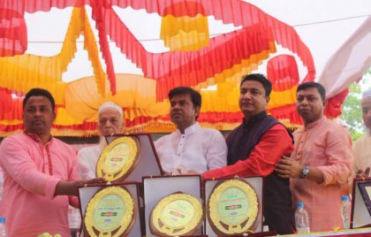সুনামগঞ্জে গুণীজন ও মেধাবী শিক্ষার্থীদের সম্মাননা 