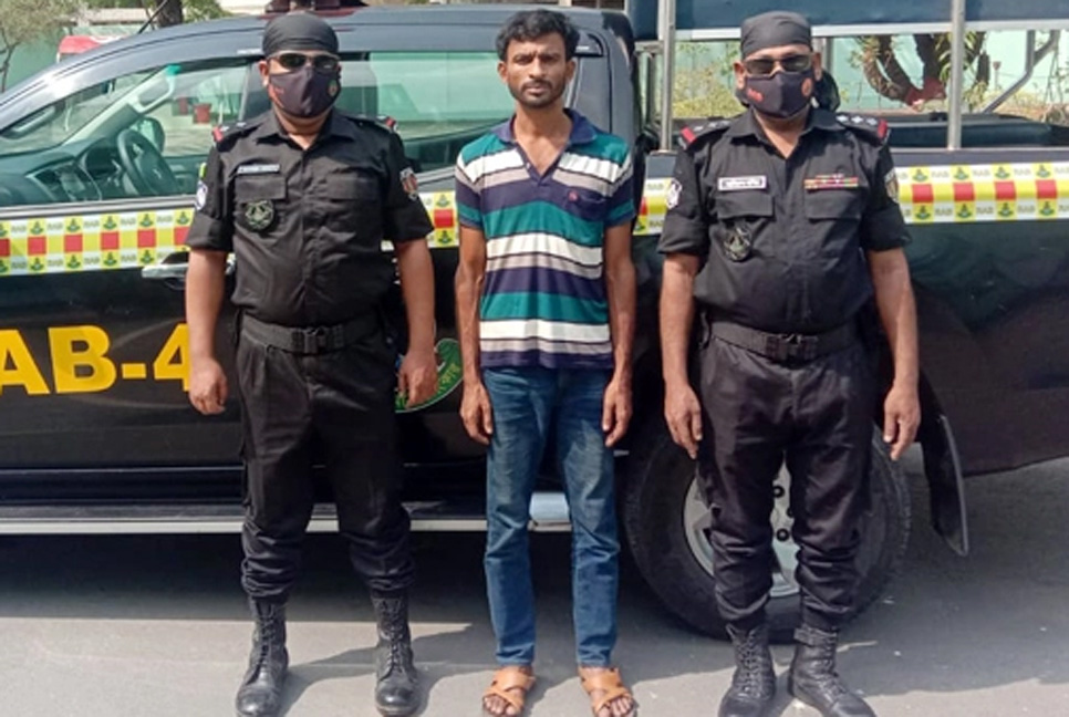 চাকরির প্রলোভনে নারী পাচার করতেন তিনি


