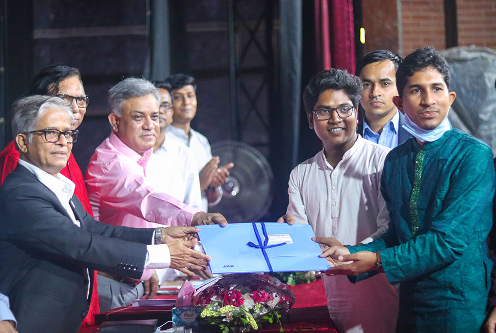 গণতান্ত্রিক মূল্যবোধের মূলনীতি অনুসরণে এগিয়ে যাচ্ছে ডুজা : ঢাবি ভিসি