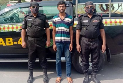 চাকরির প্রলোভনে নারী পাচার করতেন তিনি


