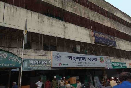 দোকানে কাস্টমার সেজে দুইজনকে জুস খাইয়ে নিয়ে গেল টাকাপয়সা


