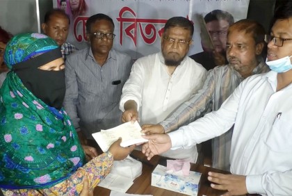 জামালপুরে অসহায় ও অসচ্ছল ব্যক্তিদের মাঝে চেক বিতরণ