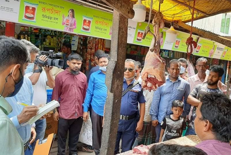 বেশি দামে গরুর মাংস বিক্রি করায় জরিমানা

