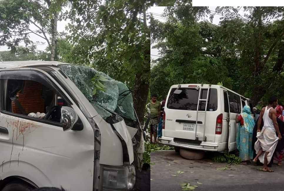 গৌরনদীতে মাইক্রোবাস দুর্ঘটনায় আহত ৭