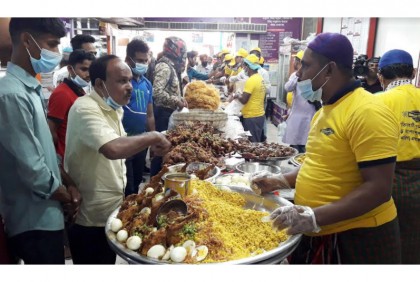 বগুড়ায় ইফতারে এখনো জনপ্রিয় সাদা দই 