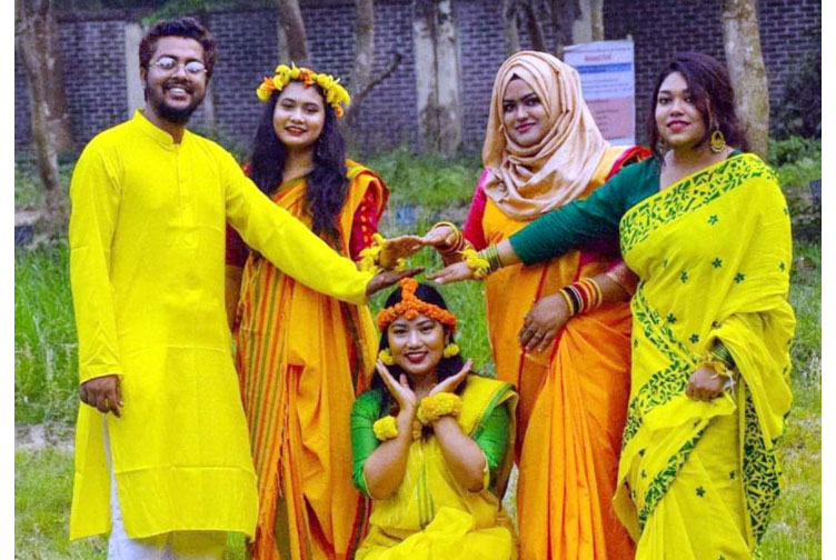 হাবিপ্রবি ক্যাম্পাসে নেপালি
শিক্ষার্থীর গায়ে হলুদ