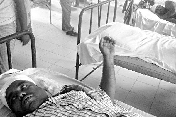 প্রতিপক্ষের হামলায় স্বামী-স্ত্রী আহত