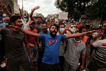 আর্থিক সঙ্কটে ধুঁকছে শ্রীলঙ্কা, সব মন্ত্রীর পদত্যাগ