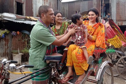 এবার ইরানি নির্মাতার সিনেমায় জয়া 