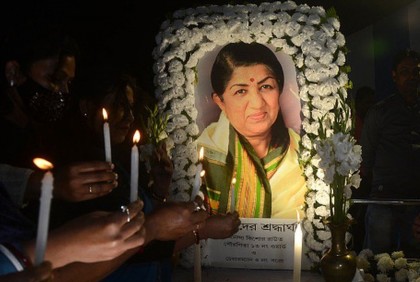 অস্কার-গ্রামিতে হয়নি লতা মঙ্গেশকর স্মরণ, ক্ষুব্ধ ভারতীয়রা