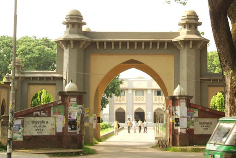 ছাত্রলীগ বের করার ৪ ঘণ্টা পর ফের ছাত্রকে হলে তুলে দিল ঢাবি প্রশাসন