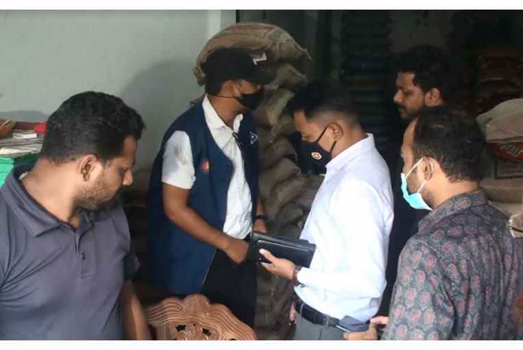 বরিশালে ভ্রাম্যমাণ আদালতের অভিযানে জরিমানা 