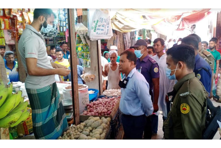 
কলাপাড়ায় ১০ ব্যবসায়ীকে অর্থদণ্ড