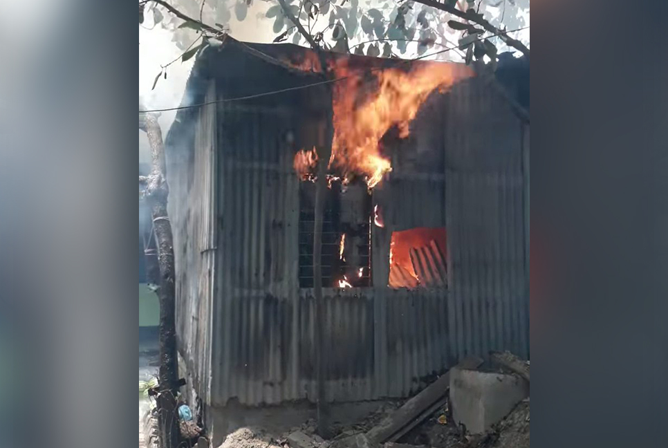 টঙ্গীতে গোডাউনে আগুন