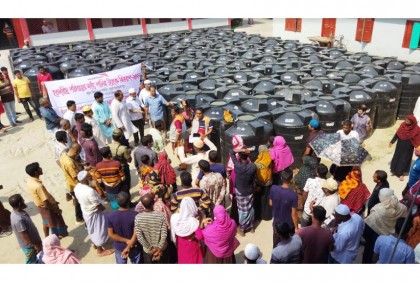 মোরেলগঞ্জে ১২১ পরিবারে পানির ট্যাংকি বিতরণ