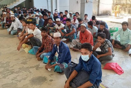 উখিয়ায় ক্যাম্প থেকে পালানোর সময় ৮০ রোহিঙ্গা আটক 