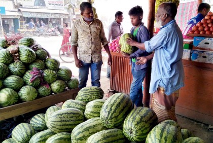ক্রয় ক্ষমতার বাইরে তরমুজ!