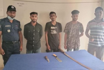 ডাকাতির প্রস্তুতিকালে অস্ত্রসহ তিনজন গ্রেফতার