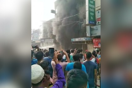 হোমনায় আগুনে পুড়েছে আট দোকান
