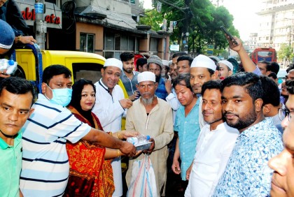 চট্টগ্রামে গরিব-অসহায় ও পথচারীদের মাঝে ইফতার বিতরণ