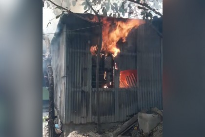 টঙ্গীতে গোডাউনে আগুন
